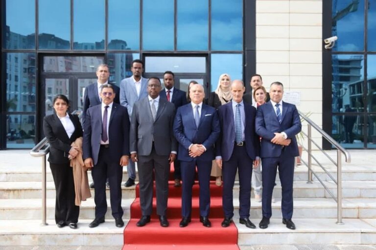 Wasiirka Cadaaladda XFS oo booqday Dugsiga Sare ee Garsoorka ee Dalka  Aljeeriya