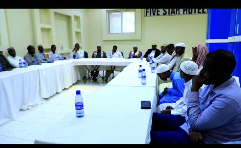 Mas’uuliyiin Galmudug ah oo sagootiyay arday tartanka Qur’aanka uga qeybgalaya Muqdisho