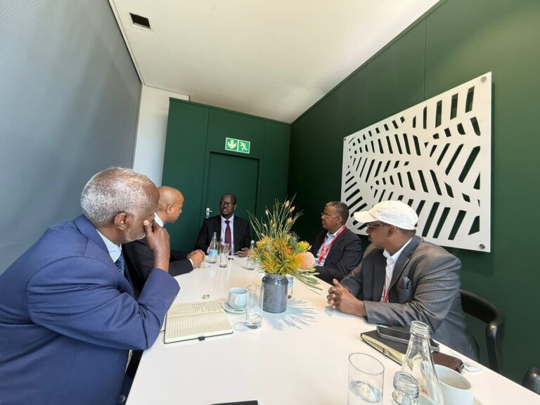 Wasiirka Batroolka XFS oo Cape Town kulan la qaatay maalgashadayaal caalami ah