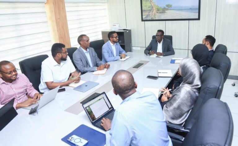 Agaasimaha Guud ee Wasaaradda Arrimaha Gudaha XFS oo la kulmay Mas’uuliyiinta Wasaaradda Qorsheynta