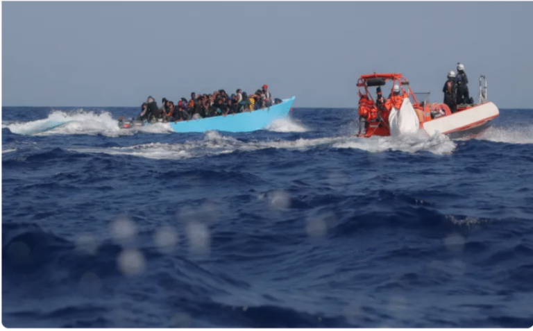 Meydadka dad tahriibayaal ah oo laga helay Liibiya iyo Giriigga