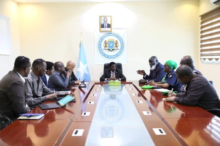 Wasiirka Amniga Gudaha oo kulan la qaatay Ergeyga Gaarka ah ee Midowga Afrika u qaabilsan Soomaaliya