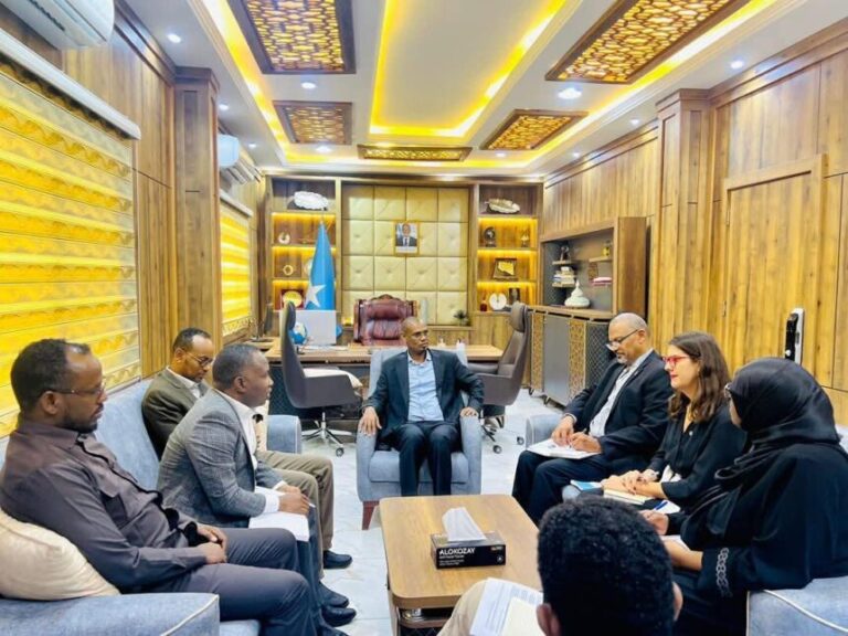 Wasiirka xanaanada xoolaha oo qaabilay wafdi ka socda Hay’adda WFP