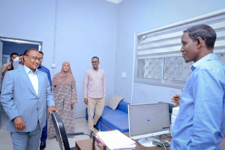 Duqa Muqdisho oo kormeer shaqo ku tagay Xarunta Agaasinka Waxbarashada Gobolka Banaadir