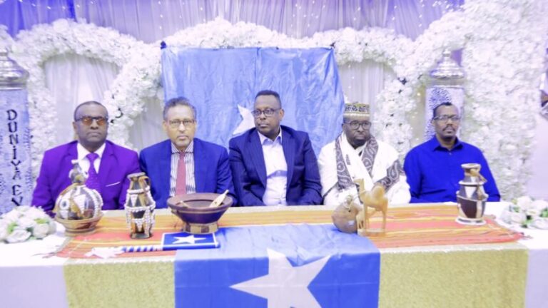 Wasiirka Cadaaladda iyo Dastuurka XFS oo UK lagu soo dhaweeyey