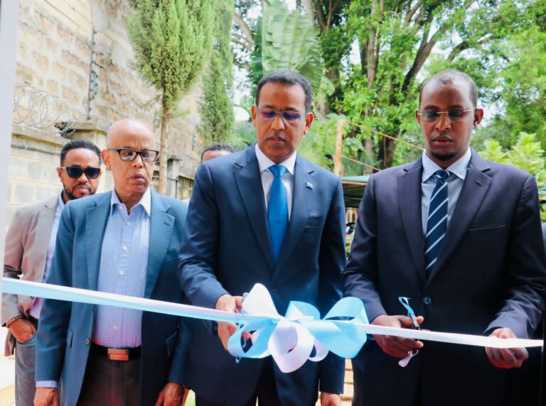 Safaaradda Soomaaliya ee dalka Kenya oo laga hirgaliyay Xafiiska Hay’adda NIRA 