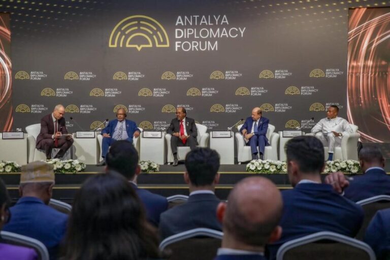 Madaxweyne Xasan Sheekh oo ka qayb galay Madasha Diblomaasiyadda ee ANTALYA