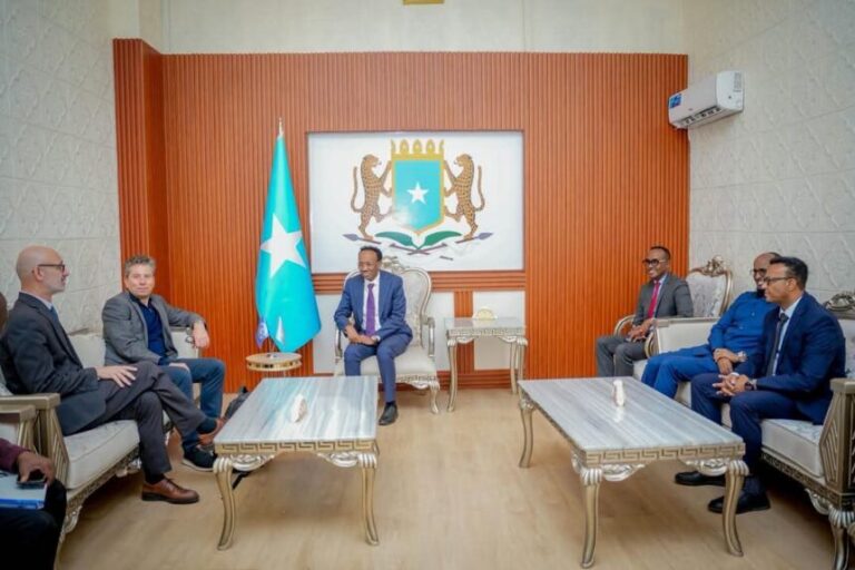 W/ku-xigeenka Arrimaha Dibadda  oo Muqdisho ku soo dhaweeyay Ku-xigeenka Xoghayaha Guud QM ee arrimaha gargaarka