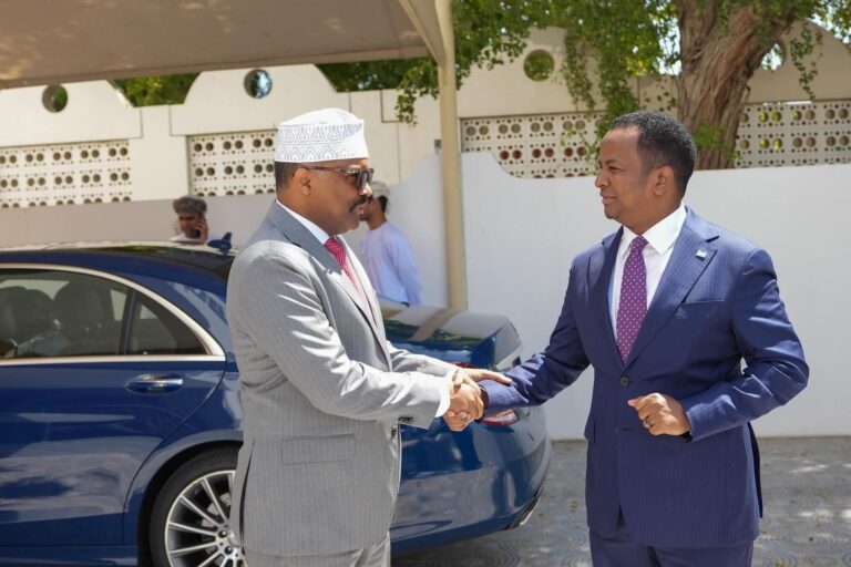 Wasiirka Arrimaha Dibadda oo booqday Safaaradda Soomaaliya ee Cumaan