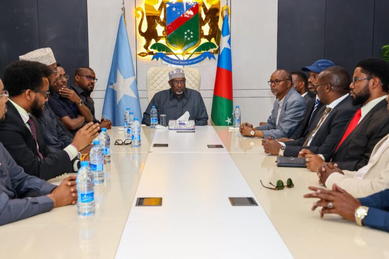 Guddoomiyaha Golaha Shacabka oo Baydhabo kulan kula qaatay Mas’uuliyiinta Wasaaradaha KGS 