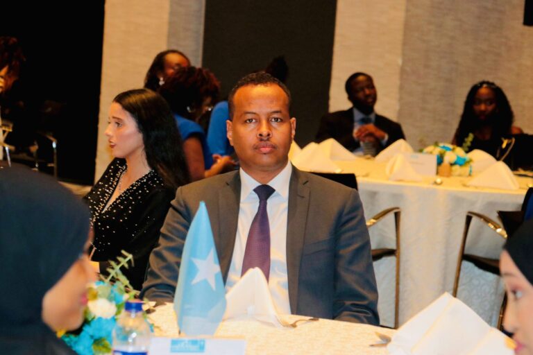 Xoghayaha 1aad ee Safaaradda Soomaaliya ee Kenya oo ka qayb galay kulan Diblomaasiyadeed