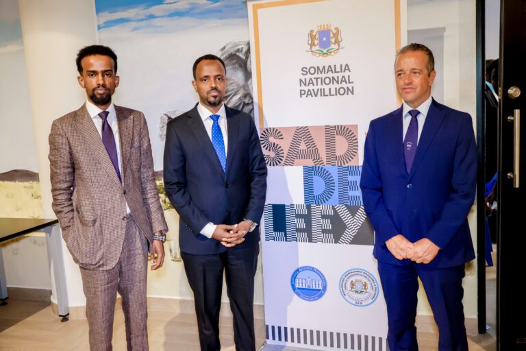 Wasiir Ku-xigeenka Warfaafinta oo Muqdisho uga qeyb galay Bandhigga Farshaxanka Soomaaliya