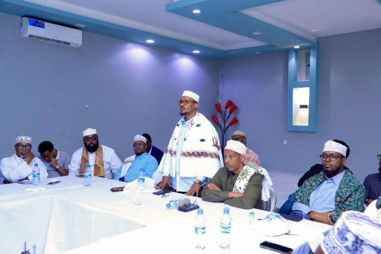 Sawirro: Kulan lagu heshiisiiyey beelo walaalo ah oo ku dagaalay Mudug ayaa lagu qabtay Muqdisho