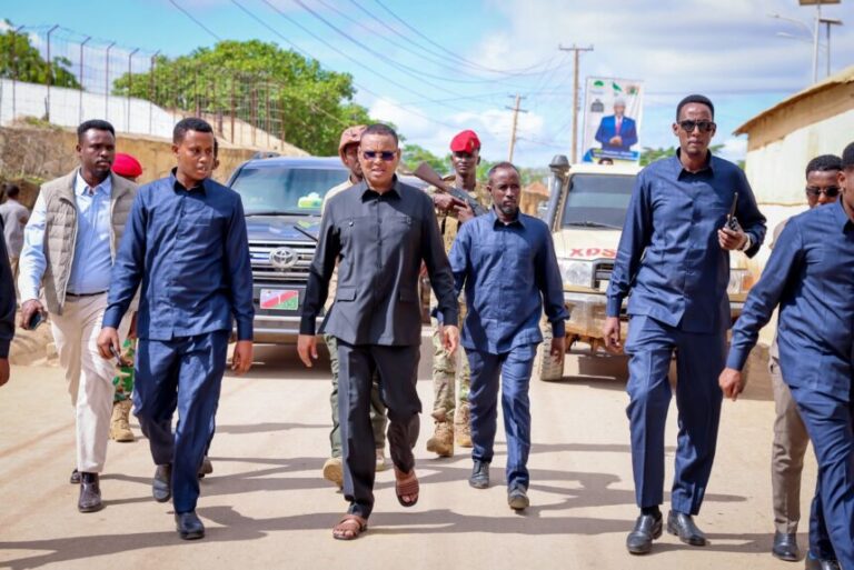 Hoggamiyaha Koonfur Galbeed oo kormeeray goobaha ay ka socoto cod-bixinta  doorashooyinka