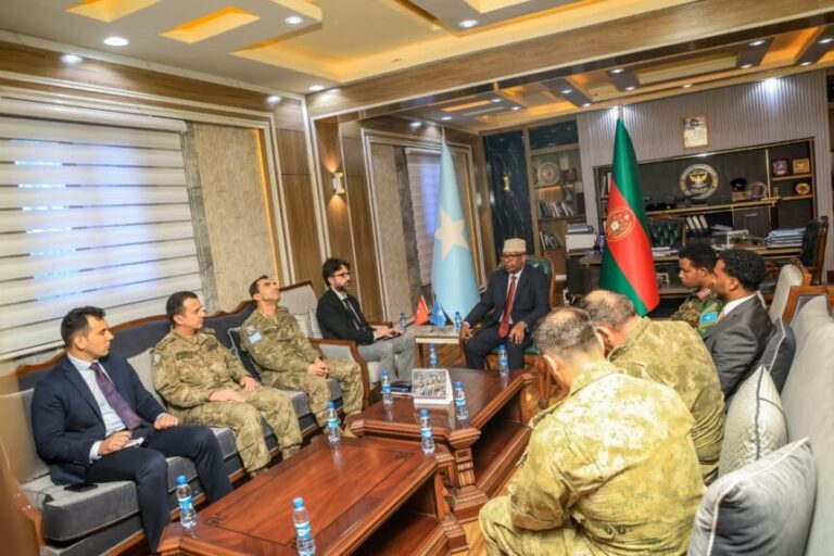 Wasiirka Gaashaandhigga iyo Safiirka Turkiga oo ka wada hadlay xoojinta iskaashiga milatari