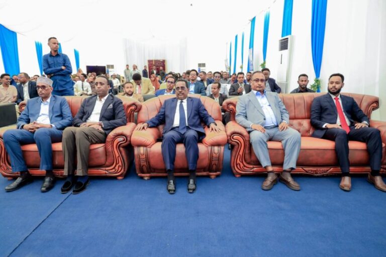 Wasiirka Arrimaha Gudaha oo aqoon kororsi u furay Xildhibaannada Golaha Deegaanka Gobolka Banaadir