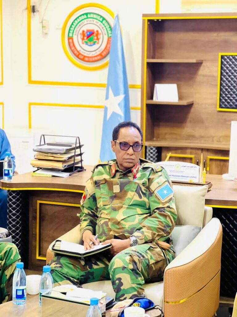 Taliye ku xigeenka Ciidanka Dhulka oo shir guddoomiyay kulan looga hadlayay amniga gobolka Bay