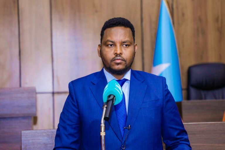 Agaasime Abdiwali Mohamed Ahmed oo Golaha Wakiilada Galmudug horgeeyay Hindise-Sharciyeedka Nidaamka Caafimaadka
